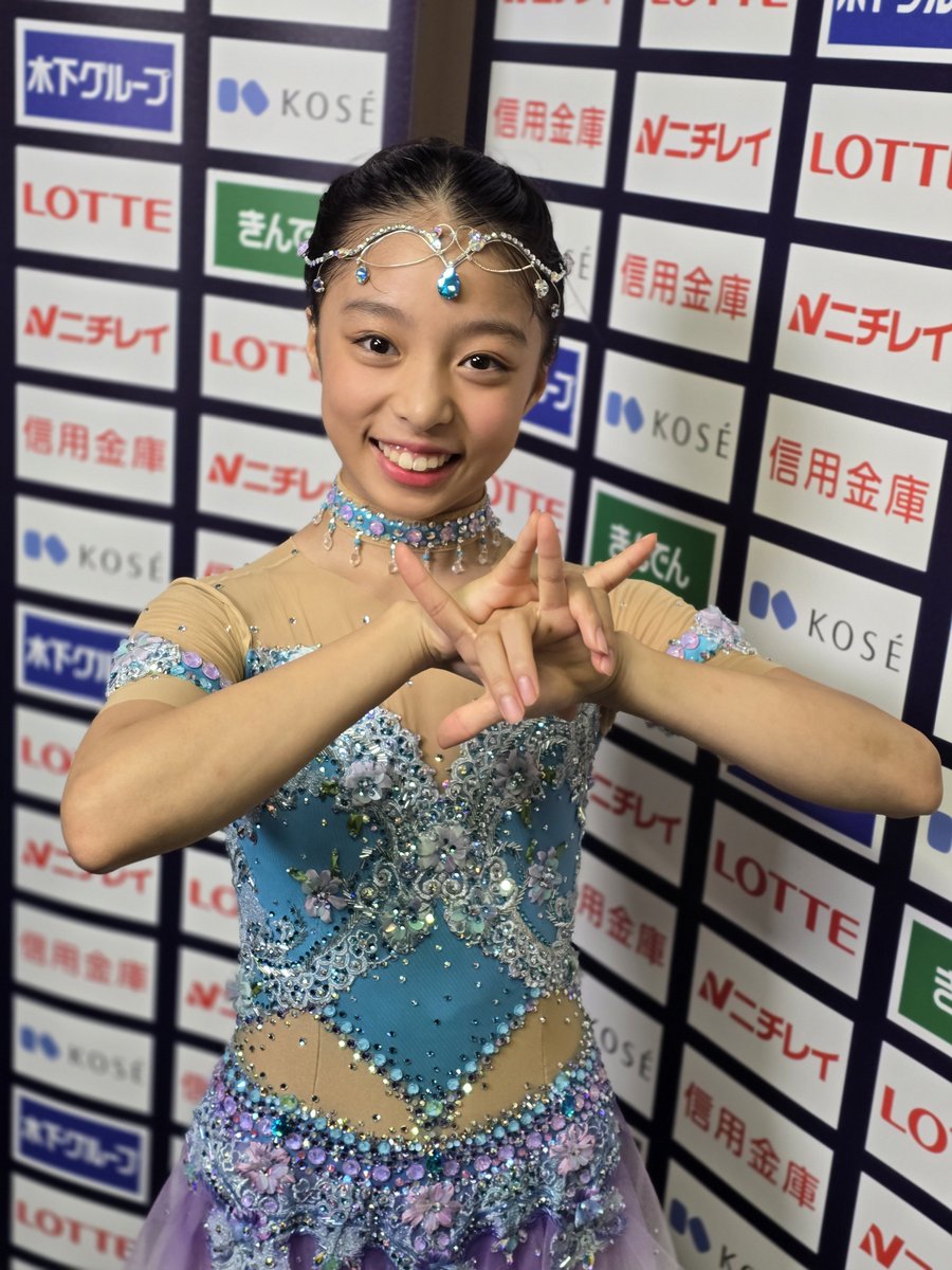 online_on_ice's tweet photo. 🐯近畿選手権2026🐯
❄️ノービスA女子❄️

🥇 #小関夏帆 選手
3Lz+3Tを含む3回転5種類の高難度構成を予定😳練習でもほとんどミスをすることなくジャンプを決めていただけに、演技後は悔しい表情😢
「ミスした2本はすごく悔しいけど、このままじゃダメだと思って後半は立て直せた」と振り返りました👊

「緊張しても安定したジャンプを跳べるように。スピン、ステップもレベル4をとれるようにしたい」と更に上を目指し、地元開催&最後の全日本ノービスへ🐏
🗣️115点以上を目標に、1つ1つ積み重ねていってやることをやる🔥

かわいいティアラがポイント💡アラビアン系の衣装新しくなりました🩵

#figureskating #FOD #フジスケ #全日本ノービスへの道 📸1人で作れる星を考えました🌟📸次は絶対やるぞ💪