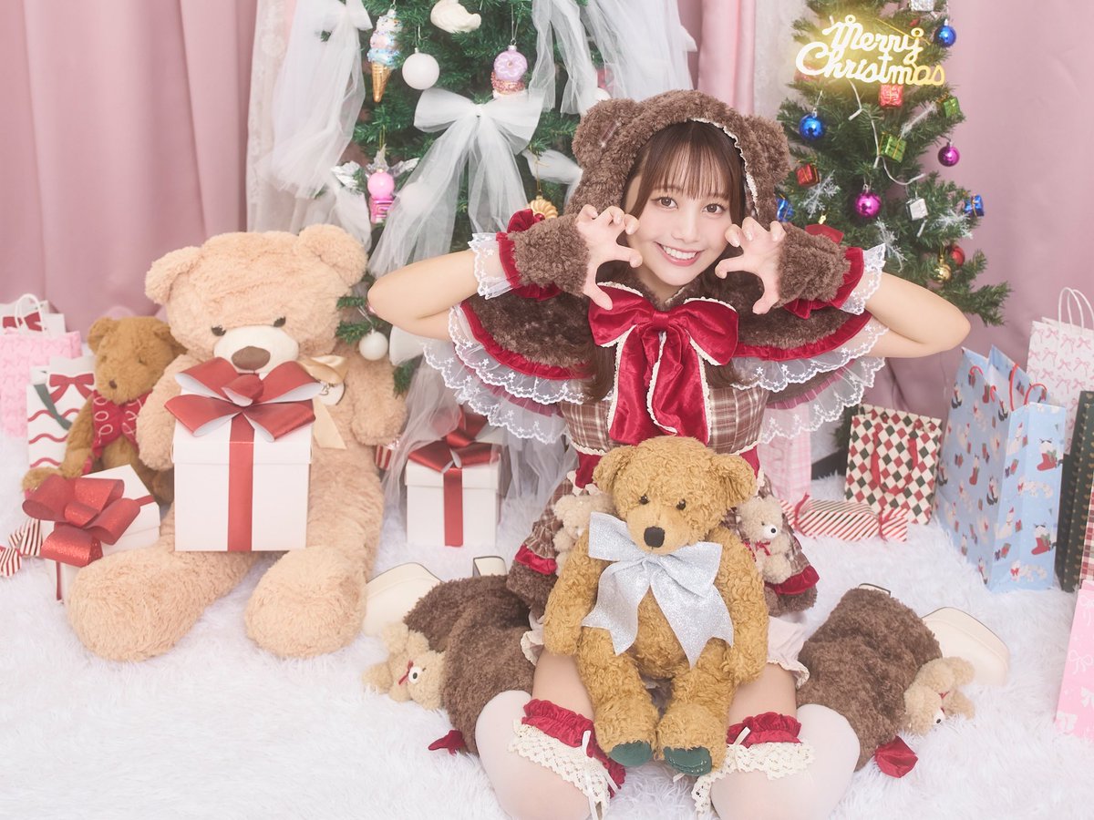 chiha_yoshitake's tweet photo. 『ちはとMerry Fan☆Christmas! 2026』🎅🏻🎄

🗓️12月26日(土)📍横浜Renyβ

☀️「サンタさん♡再びこんにちは！」
14:00 開場／14:30 開演
🌙「サンタさん♡おやすみなさい！」
17:30開場／18:00開演

キービジュアルも解禁です🧸🎁

明日10月13日（火）21:00から
ファンクラブ先行申し込みがスタート🪅
https://t.co/SKPAAWt1oY
企画コーナーやライブパートもたっぷり🎤
ぜひ会いにきてね⸝⸝ ᳐ʚ̴̶̷̷ ‧̫ ʚ̴̶̷̷ ᳐⸝⸝
#ちはとメリクリ2026