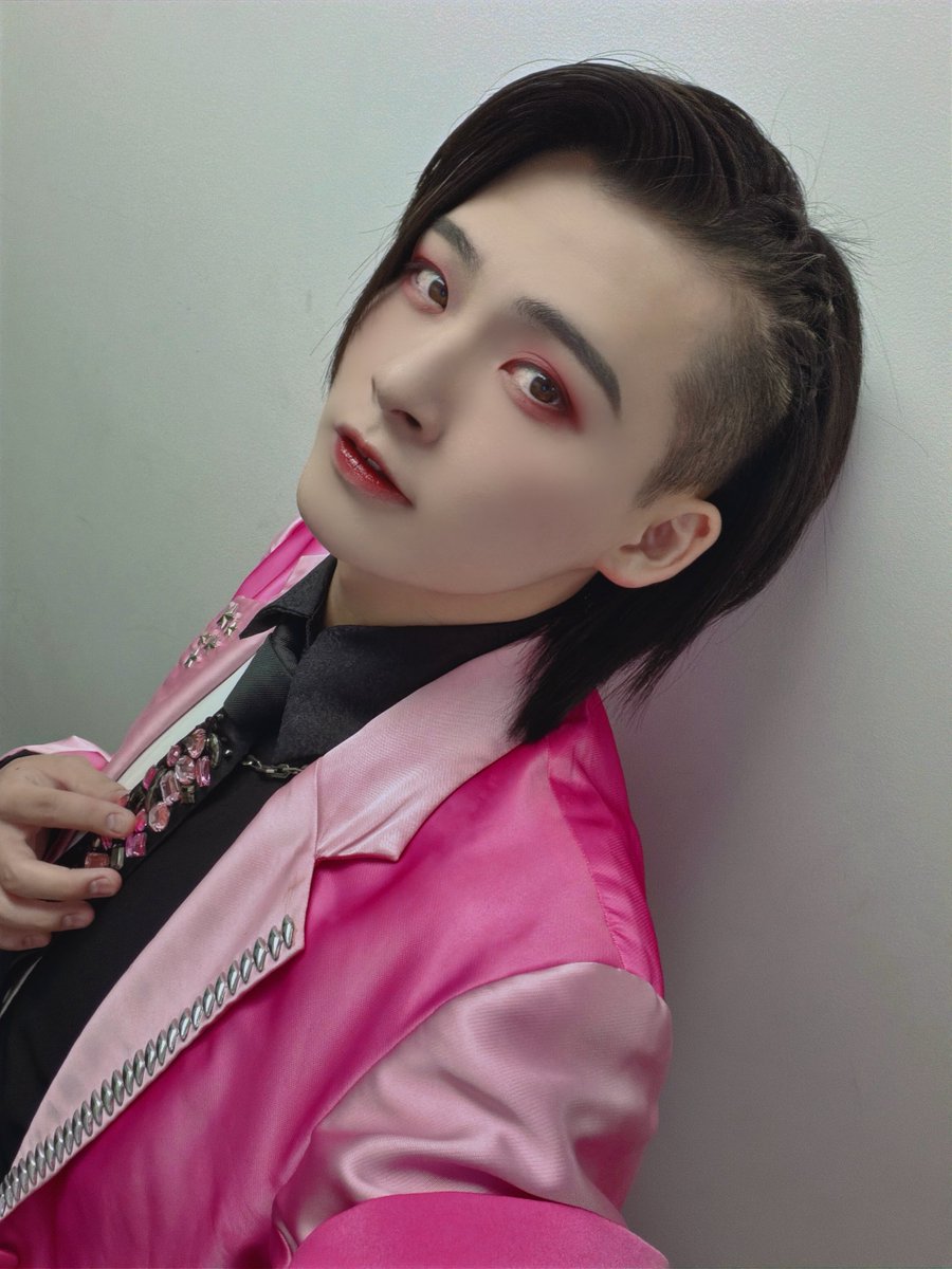 masaya_ReL's tweet photo. 「昭和101年 スーパーソングブックショウ！」
ありがとうございました！！
好きな曲をご本人だったり豪華な歌手の方が
歌われていて心が終始踊りまくっていました💓
カバーさせて頂いた曲のパワーも歓声を
受ける事で改めて感じられて、
披露が出来て嬉しかったです！ https://t.co/o1FlVghs6T