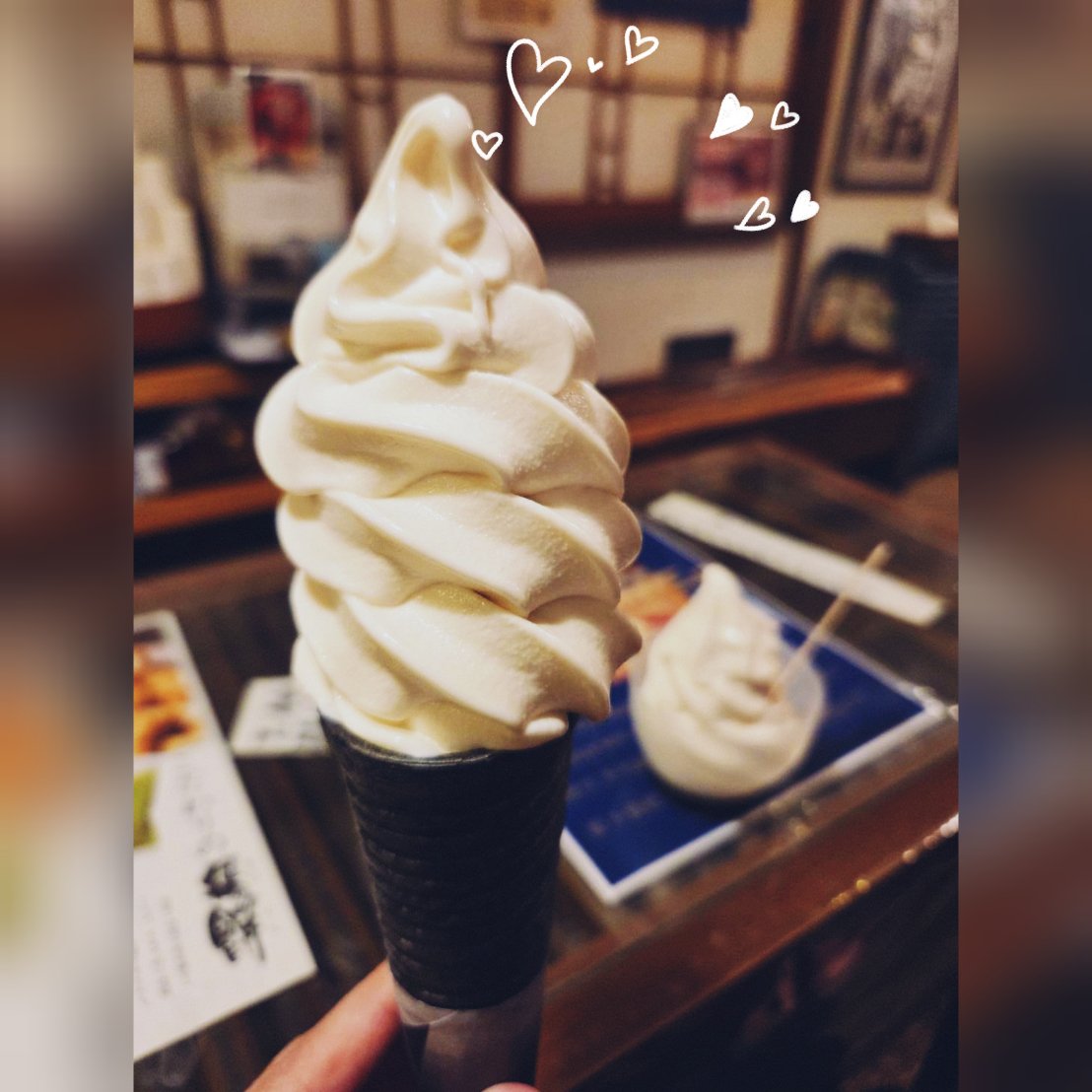CherryRed335355's tweet photo. 浅草、相変わらず人が凄かった💧

隣の席にいた外国人の方がお団子を食べながら
「久しぶり~最高🍡🥰」って幸せそうでなんか可愛かった

仲見世も大分お店代わっちゃったけど、たっきゅんが立ち寄ったきび団子屋さんは元気に営業してましたよ🙂 https://t.co/D8CrieEq9A
