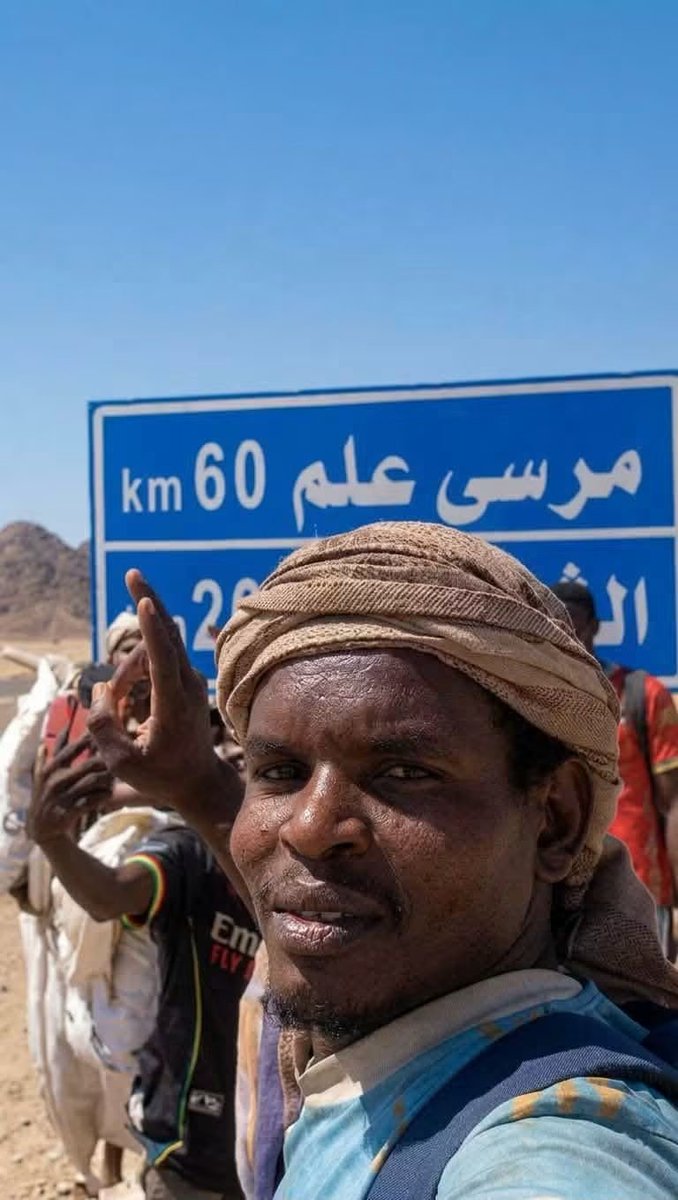mahmud_28857's tweet photo. صور لعصابات النهابة أو الدهابة كما يطلق عليهم ، على بعد ٥٠٠ كيلو متر تقريباً من الحدود السودانية ، علماً بأن مرسى علم تبعد عن الحدود السودانية ٥٥٠ كيلومتر .. ينتمى الدهابة إلى جنسيات أفريقية عديدة من بيها السودانية و التشادية و الإثيوبية و غيرها ، 
اضرب يا سيسي https://t.co/KSEA530HEz