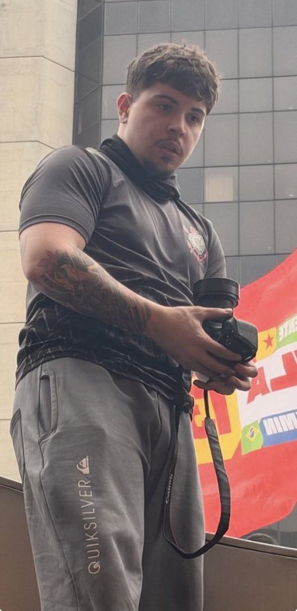lucioluci0's tweet photo. Homem tão gostoso que eu quase curtia um Tweet de hate https://t.co/eS0ZdSZyjP