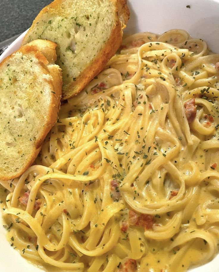trinavere's tweet photo. lapit na mag christmas kaya, which do u guys prefer?? spaghetti or carbonara??

ako, carbonara ftw!! https://t.co/iKs0Nx2ha1