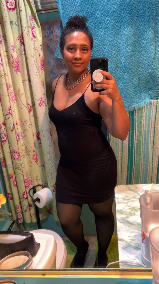 ashsaidhi's tweet photo. I used to feel unhappy and lack confidence in my body and CrossFit, better food has given me so much of my joy back. Even when things are difficult, never give up on yourself!! I used to feel super self conscious in this dress, now I wear it every chance I get. 🩵 https://t.co/TfvT0ogNyF