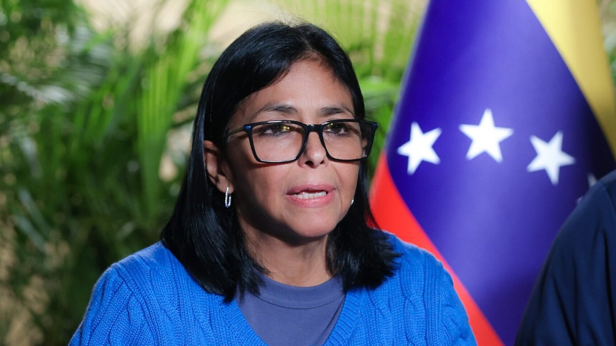 gaceta_es's tweet photo. Delcy Rodríguez entregó a Ábalos y a Koldo monedas de oro en Barajas y lingotes en Caracas

https://t.co/xtoX8dbpT9 https://t.co/rMmi7sX60j