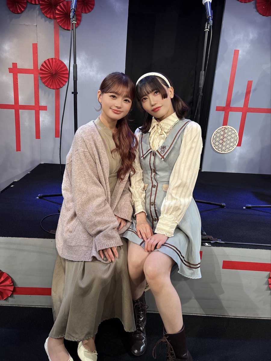 moemoe_K_'s tweet photo. 朗読劇『#五十嵐探偵とお喋り仮面』🎭
全公演終了いたしました！！

逃げては揺れるフユちゃんの複雑な心に、振り回されっぱなしの5公演。
演者としても、いち観客としても、色んな人からの色んな形の愛を感じられるこの作品が、大好きになりました。

ご出席くださった皆様の心にも、暖かな朝日が昇りますように。
またどこかで🌕

夜凪フユ役／佳原萌枝