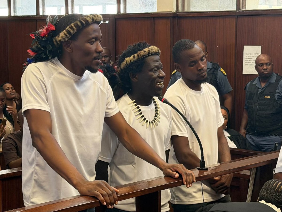 yenzo_kuhl's tweet photo. Our brothers must be released 

#DurbanMagistrateCourt https://t.co/fVRKvFGiiy