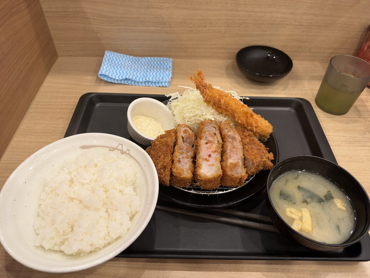 takaSGR's tweet photo. 連休とは
土曜日 家系 安定のライスおかわり

日曜日 松のや 超厚切り美味しいけど一度でいいかも https://t.co/tZ4jQkgVE6
