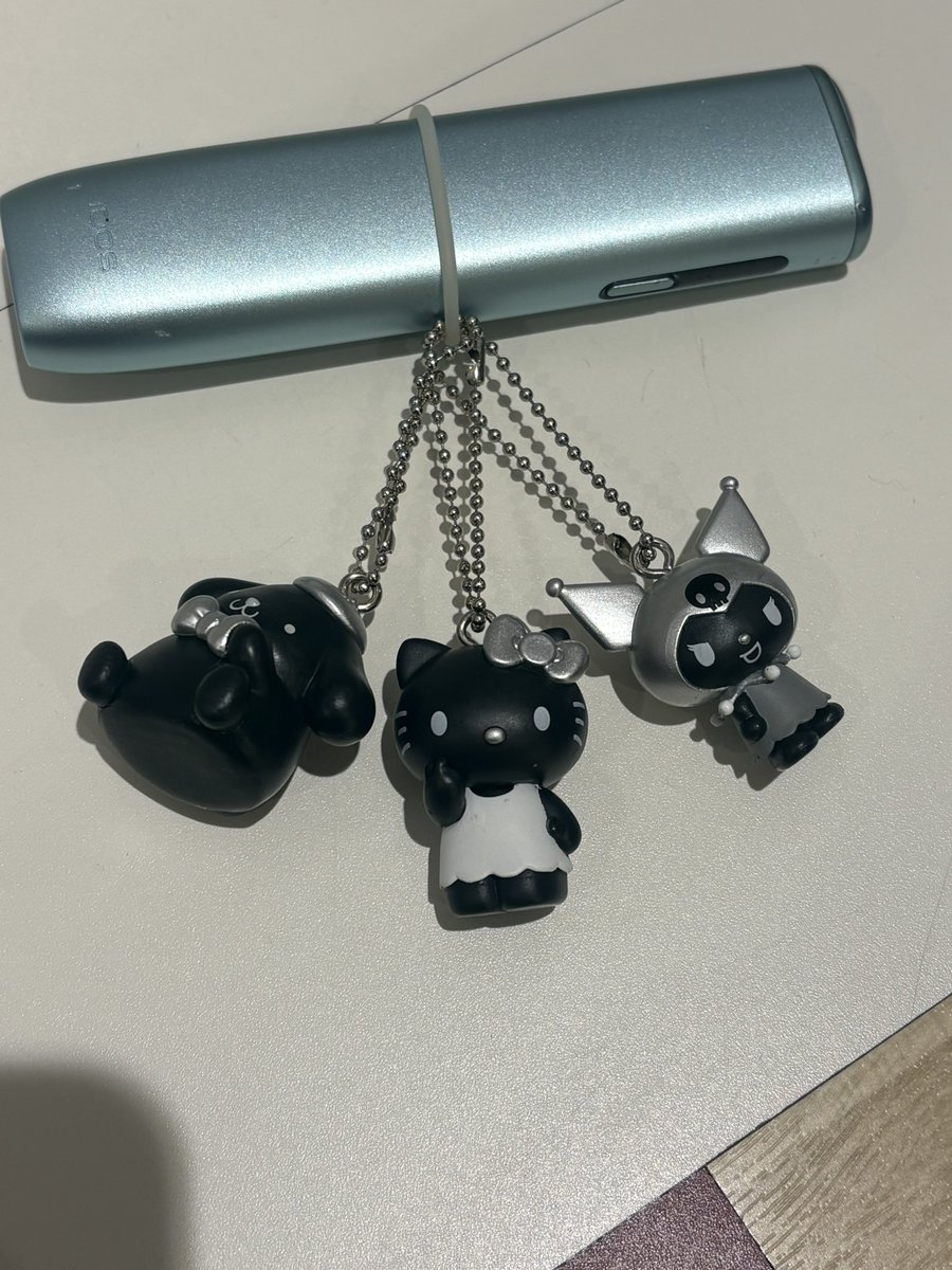 kagr__'s tweet photo. 3回やって欲しかったキティとクロミ出たの嬉しい
おすすめの黒のケースない？ https://t.co/TuXMIQZaLR
