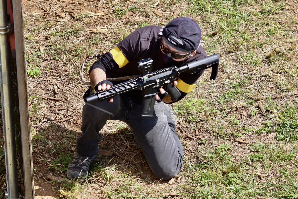 Bald_Airsoft's tweet photo. 今日は #サバカン のガン回し定例会へ遊びに行きました( ^ω^ )
膝の痛みが和らいだのか低姿勢ムーブの感が少し戻ってきたのと昼休みに練習してた動きがその後のゲームでバッチリハマったのが気持ち良かったです✌︎('ω')✌︎
参加された皆様お疲れ様でした！
#サバイバルカントリー https://t.co/Q23Ewiiu2I
