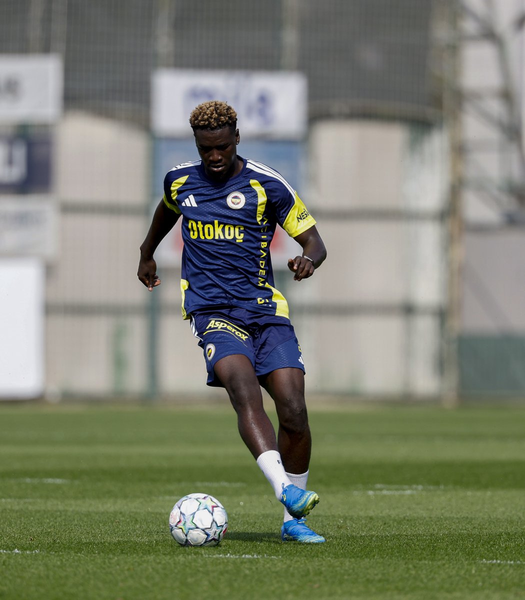 Fenerbahce_EN's tweet photo. 📸 Preparations continue for our upcoming clash against Aston Villa. 

#UCL #AVLvFB https://t.co/wzwj4SyS30