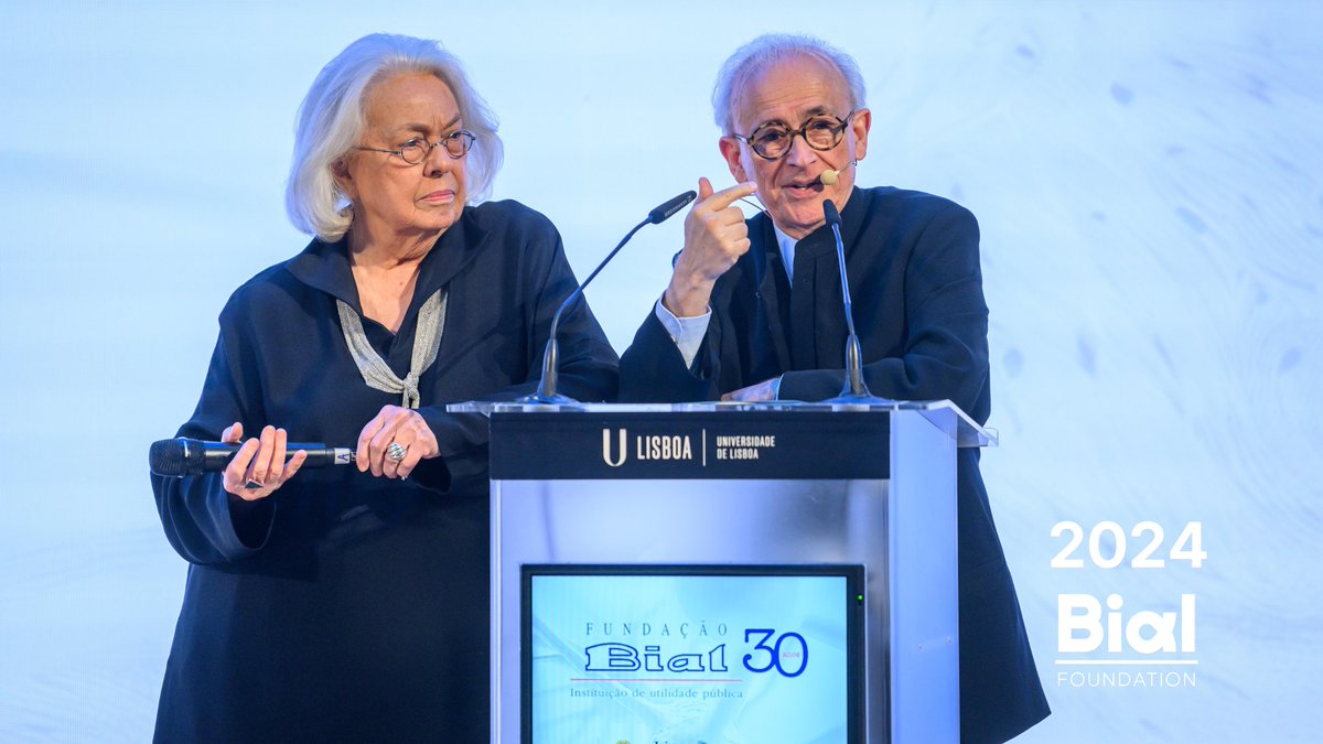 bialfoundation's tweet photo. 🏛️ In 2024, to celebrate three decades dedicated to science, the #BialFoundation marked its 30th anniversary with a memorable conference entitled “On the Physiology of the Mind 2024”, featuring the renowned neuroscientist couple António Damásio and Hanna Damásio.

🧠 The major commemorative event took place on October 9 and attracted a full house at the Aula Magna da Reitoria da Universidade de Lisboa. The ceremony, chaired by the Prime Minister, also included the presentation of the 4th edition of the #MariadeSousaAward, honouring five young Portuguese researchers.

🎯 Stay tuned to know more about #OurHistoryFB.

#BialFoundation30Years #ScientificaResearch #Neuroscience