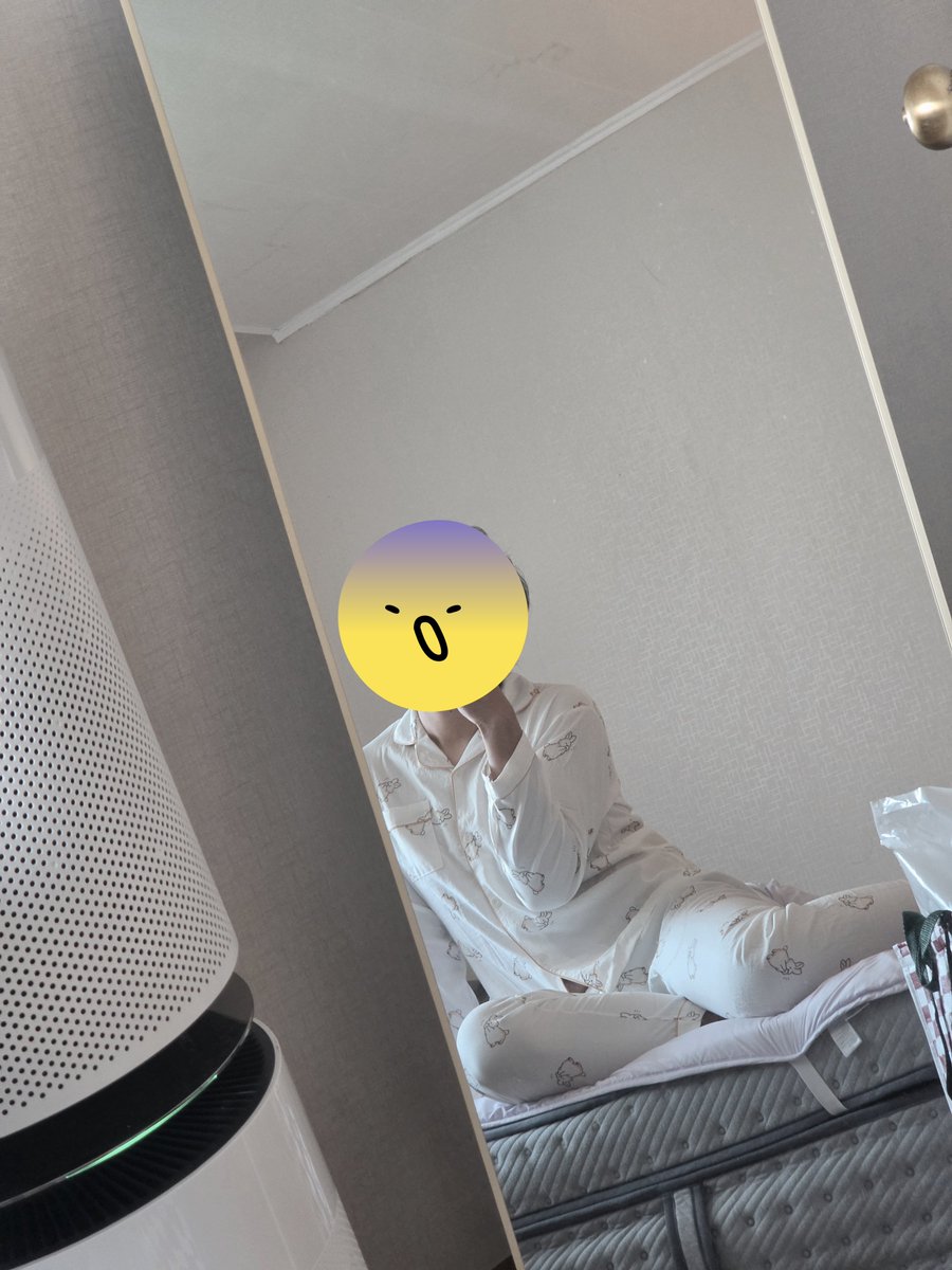 Arang_202's tweet photo. 아파서 오전에 회사 나오고.. 병원가서 검사해서 약타고 보건소 들렸다가 잠�� 새�� 사서 입어봤어용!!

(여자 Free사이즈 라던데.. 왜맞아..) https://t.co/Fd2Fu1yBtD