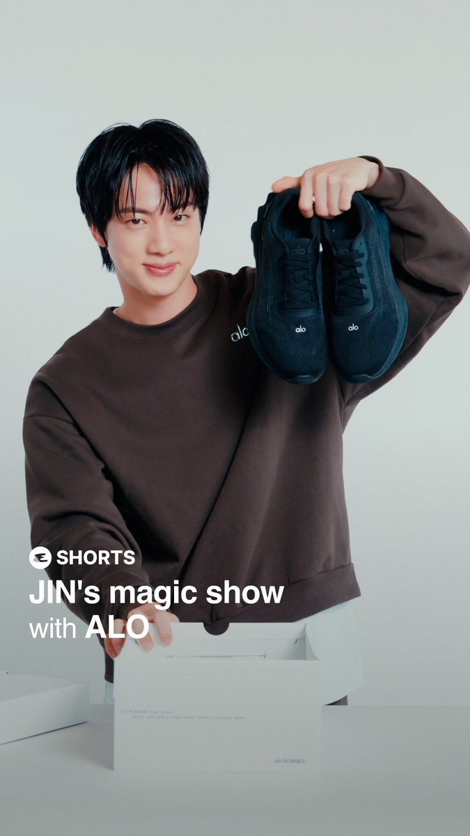 nightstar1201's tweet photo. [Esquire] 261012 A surprise magic show by BTS Jin, ambassador for premium lifestyle brand Alo, is here!
Don’t let his visuals distract you so much that you miss the magic! Keep your eyes on the screen until the very end! ✨🪄
🔗 https://t.co/Vaz2cmgGTK
#JIN #방탄소년단진 #JinxAlo #JinxEsquire @BTS_twt 
#알로