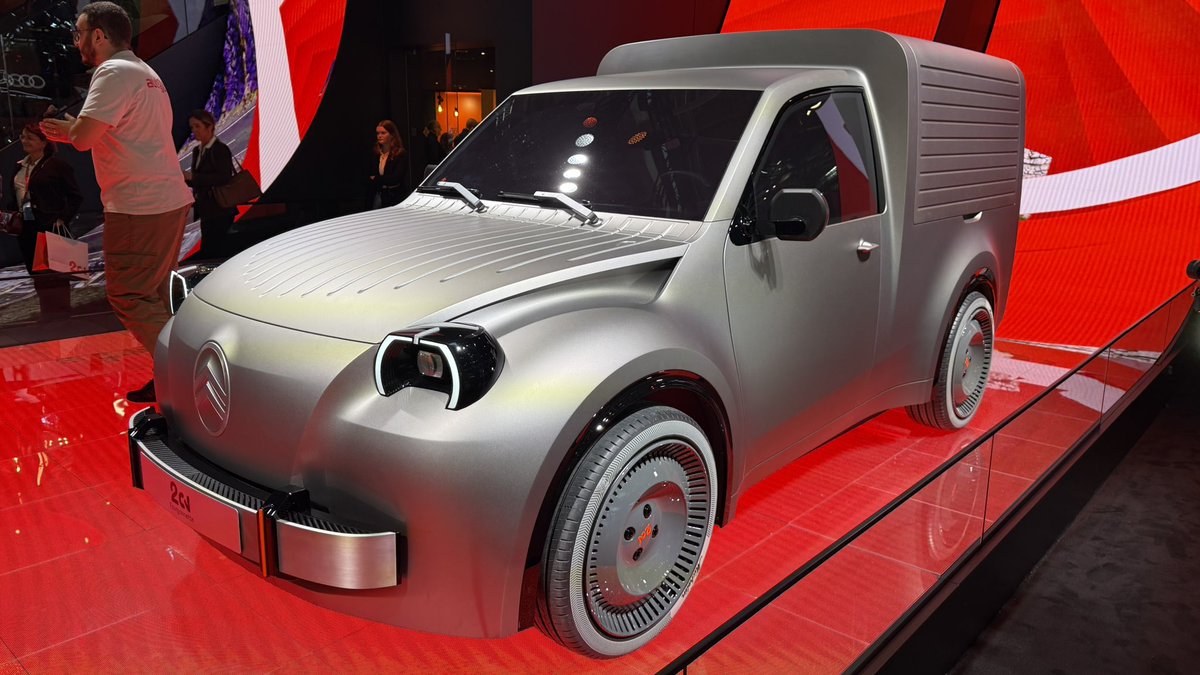 DalmauParera's tweet photo. El Citroën 2 CV eléctrico llegará en 2028, pero no lo hará solo. La sorpresa en el salón de Paris ha sido la variante Furgoneta, otra reinterpretación de un icono de la marca ideal para el reparto urbano de última milla. ¿Qué marca no querría poner su logo ahí? https://t.co/UP63B3tkWI