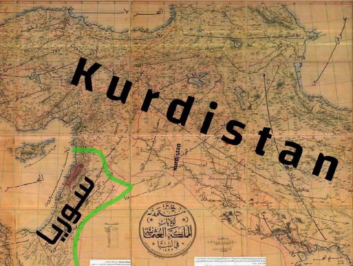 Pehsmerga_'s tweet photo. الوجود الجغرافي والتاريخي للشعب الكوردي وكوردستان في المصادر الجغرافية الإسلامية الوسيطة: قراءة توثيقية في كتاب «المسالك والممالك» للإصطخري

أولاً: الإطار التاريخي والمصدري

يعد كتاب «المسالك والممالك» لأبي إسحاق إبراهيم بن محمد الفارسي الإصطخري، أحد أبرز المصنفات الجغرافية في التراث الإسلامي خلال القرن الرابع الهجري، مصدراً مهماً لدراسة الأقاليم والحواضر والطرق التجارية والتوزيعات السكانية في العالم الإسلامي في العصور الوسطى. وتكمن أهميته في ما يتضمنه من أوصاف جغرافية وإشارات إلى الجماعات السكانية وتوزعها المكاني وعلاقاتها بالمدن والسلطات السياسية والإدارية.

وفي هذا السياق، تكتسب الإشارات الواردة في المصادر الجغرافية الوسيطة إلى الكورد أهمية خاصة، إذ تتيح دراسة مواطن وجودهم، وامتداداتهم الإقليمية، وأنماط استقرارهم، وأدوارهم السياسية والاجتماعية ضمن البنية الجغرافية للعالم الإسلامي آنذاك.

ومع ذلك، تقتضي المقاربة الأكاديمية التمييز بين ما يرد في النص الأصلي للإصطخري، وما يستنتج منه في ضوء الدراسات التاريخية اللاحقة؛ كما ينبغي عدم إسقاط الحدود السياسية والقومية المعاصرة على الأقاليم التي وصفها الجغرافيون في القرن الرابع الهجري.

ثانياً: الامتداد الجغرافي للوجود الكوردي

تكشف دراسة المصادر الجغرافية الإسلامية الوسيطة عن الوجود الكوردي في نطاق واسع من المناطق الجبلية وشبه الجبلية والسهلية، ولا سيما في أجزاء من الجزيرة الفراتية، وديار بكر، والموصل، وإقليم الجبال، ومناطق من أذربيجان وفارس وكرمان.

وقد ارتبط هذا الوجود بعوامل جغرافية وتاريخية متعددة، من بينها طبيعة التضاريس الجبلية، ومسارات التنقل والرعي، وشبكات التجارة، وعلاقات الكورد بالقوى السياسية والإدارية القائمة.

ومن المهم، في هذا الإطار، التعامل مع وصف الوجود الكوردي بوصفه شبكة من مواطن الوجود والاستقرار والتفاعل الإقليمي، باعتباره نطاقاً جغرافياً متصلاً ذا حدود ثابتة ومحددة بالمعنى الحديث. كما أن تحديد مدى هذا الوجود يتطلب مقارنة ما كتبه الإصطخري بغيرها من المصادر المعاصرة أو القريبة من عصره، مثل مؤلفات ابن حوقل والمقدسي، مع مراعاة الفروق بين رواياتهم ومناهجهم الجغرافية.

ثالثاً: الكورد في الأقاليم الجغرافية الرئيسية

1. الجزيرة الفراتية وديار بكر والموصل

تعد منطقة الجزيرة الفراتية وديار بكر والموصل من المناطق المهمة في دراسة التاريخ الجغرافي للكورد خلال العصور الوسطى. وقد تداخل الوجود الكردي فيها مع أنماط الاستقرار الحضري والريفي، ومع المجتمعات الأخرى التي عاشت في هذه المناطق.

وتبرز أهمية هذه المنطقة من موقعها الجغرافي الذي يربط بلاد الرافدين بالأناضول وأجزاء من بلاد الشام، فضلاً عن دورها في حركة التجارة والتنقل والتفاعل السياسي. وتسمح دراسة المصادر التاريخية والجغرافية بتتبع أشكال الوجود الكوردي فيها.