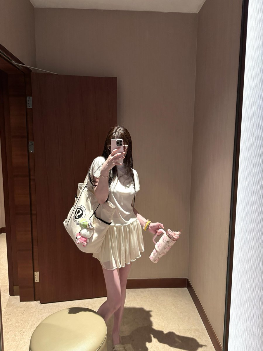 HitendraSRao1's tweet photo. 頑張る日もあれば、思いっきり自分を甘やかす日もある。努力もご褒美も、どちらも楽しめる大人でいたい🌸

#自分磨き #休日の過ごし方 #自分へのご褒美 https://t.co/sJS4RczBOO