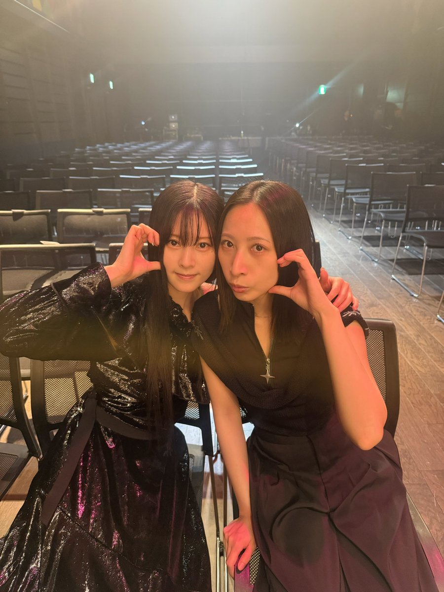 KeikoStaff's tweet photo. 年に一度の特別な1日。
肉チョコファンミ、来てくださった親族の皆さんありがとうございました。
た、、楽しかった？ですか笑
ゲストのHikaruのおかげで色んな自分を引っ張り出してもらいyasくんの演奏で今日だけの歌が歌えました、本当特別。
また来年💙🖤KEIKO
#肉チョコ https://t.co/yrZjYVEo44