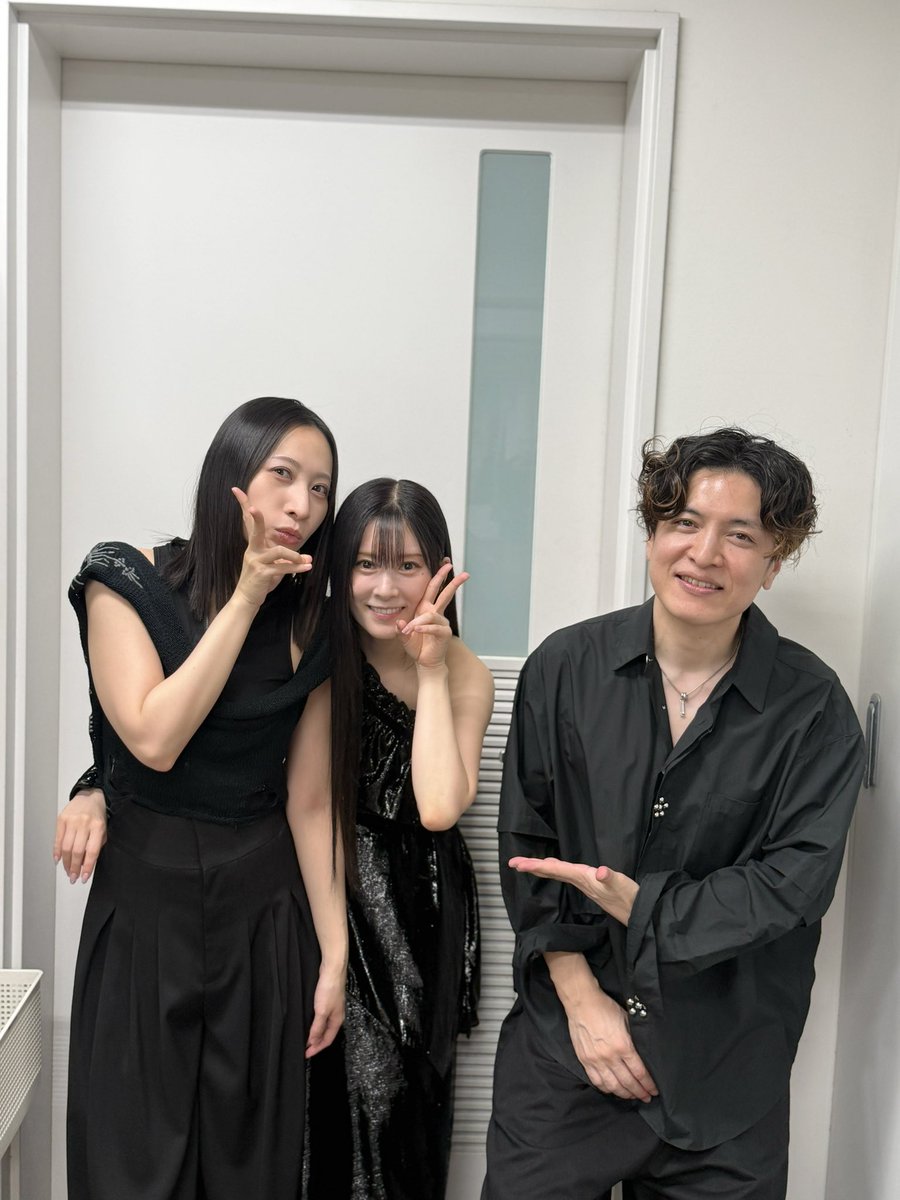 KeikoStaff's tweet photo. 年に一度の特別な1日。
肉チョコファンミ、来てくださった親族の皆さんありがとうございました。
た、、楽しかった？ですか笑
ゲストのHikaruのおかげで色んな自分を引っ張り出してもらいyasくんの演奏で今日だけの歌が歌えました、本当特別。
また来年💙🖤KEIKO
#肉チョコ https://t.co/yrZjYVEo44