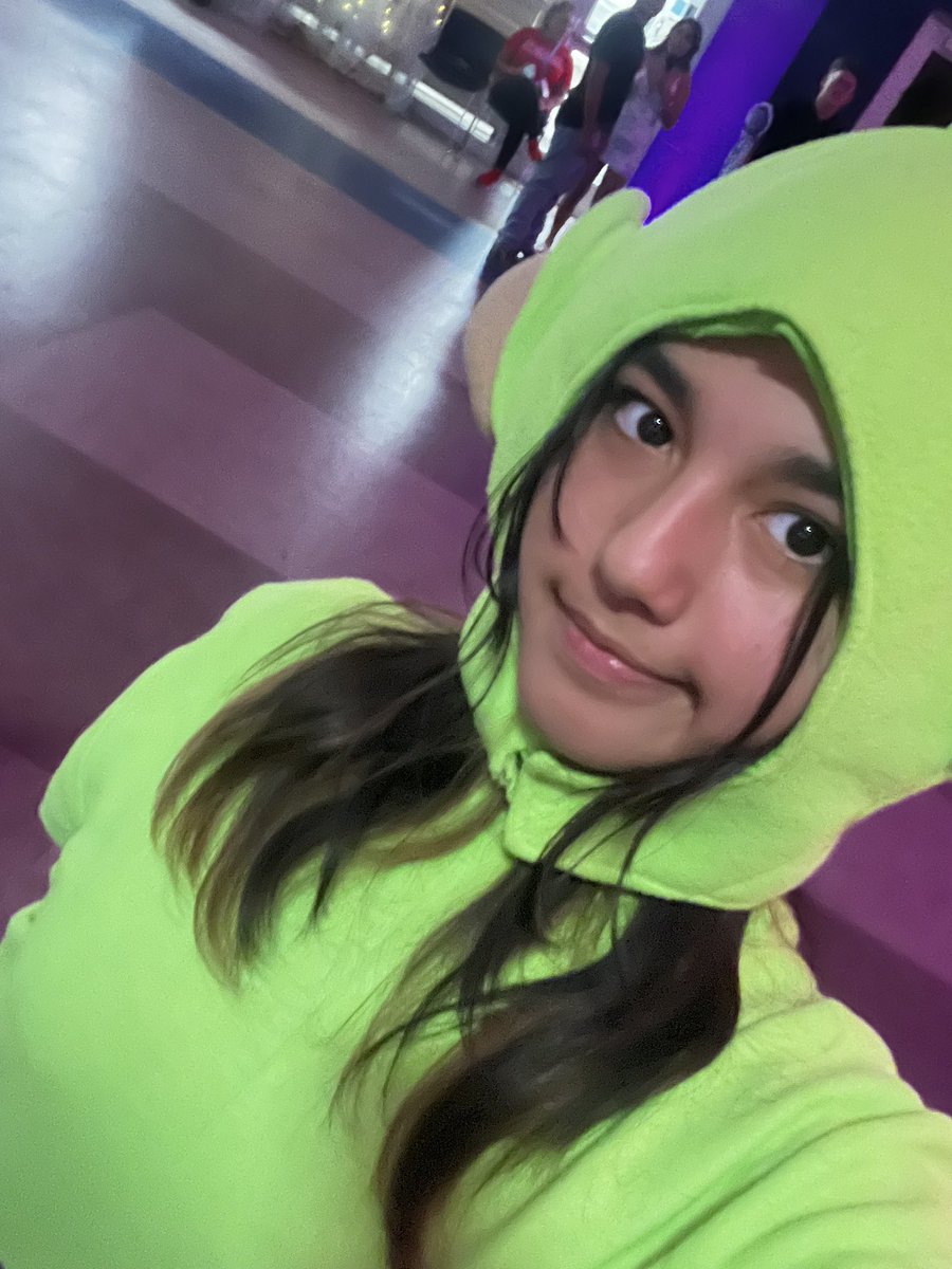 Ruivlzx's tweet photo. II’m not good looking but I definitely do not look like that because I’m a jolly little fucking shit https://t.co/REKjhxWaOC