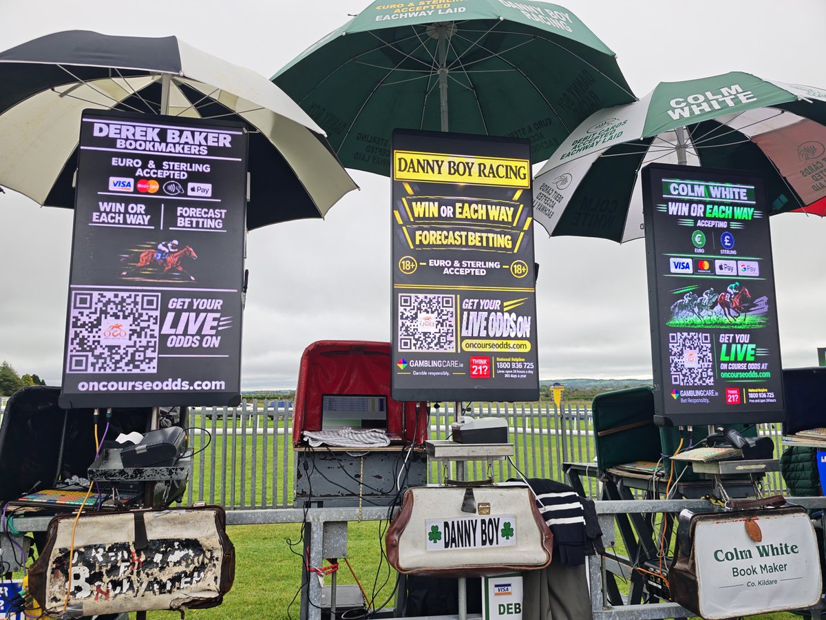Oncourseodds's tweet photo. 🏇 Your horse. Your selection. Your bet. #DerekBakerBookmaker, #DannyBoyRacing and @bookieboy123 are ready on course at @RoscommonRaces . Check the live prices at https://t.co/J0iTEXSNUE @inpbaoc https://t.co/Mu4hDMkE1i
