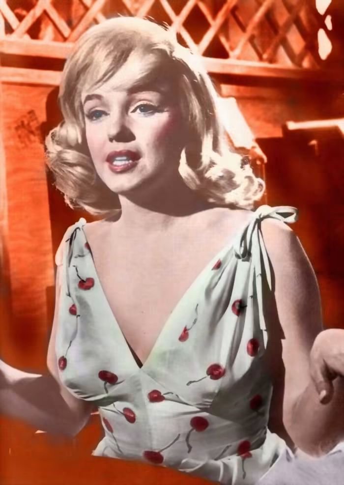 Clubpassionmar2's tweet photo. Own color work so please do not share it on another group or page other than this one without quoting my name and agreement (no sale). Thanks for your understanding.
#Marilyn #marilynmonroe #clubpassionmarilyn #colorisation #colorwork #roslyn #lesdésaxés #themisfits https://t.co/U0dWy659Pf