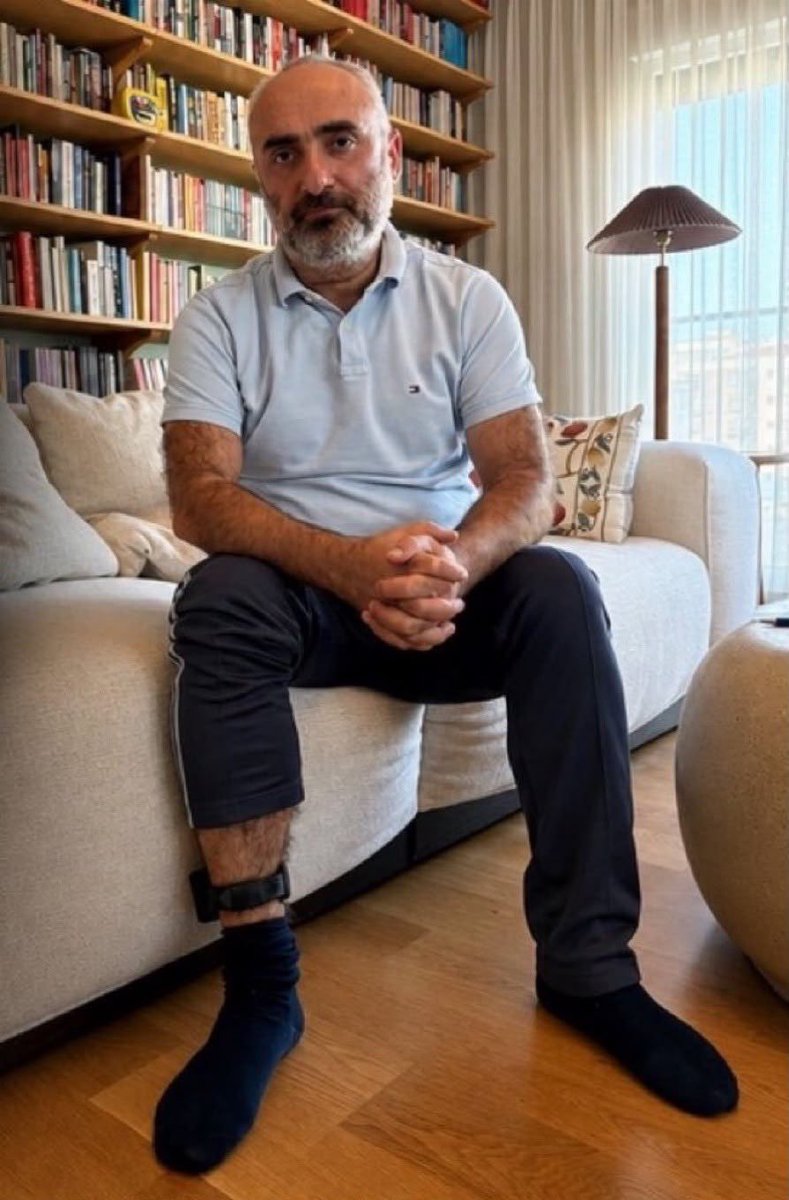 cemcrn01's tweet photo. Fon Vurgunu Soruşturması için
"Ucu nereye giderse gitsin!" dediler,

bir ucu İsmail Saymaz'a,diğer ucu Murat Ağırel'e gitti.

🤣🤣🤣 https://t.co/YhDKONS1xa