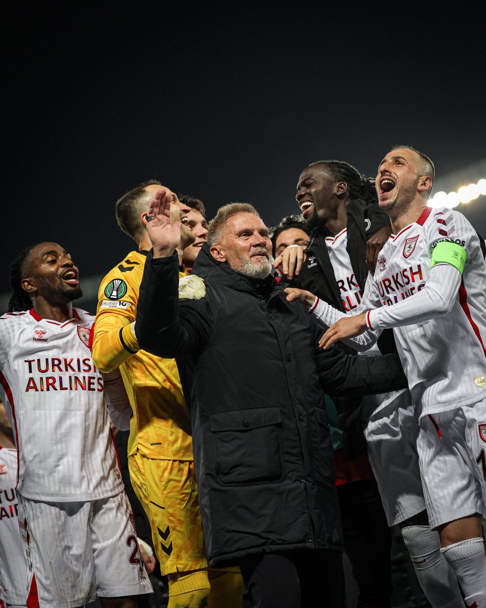 Samsunspor's tweet photo. TEŞEKKÜRLER THORSTEN FINK

Samsunspor için harcadığı emek, üstlendiği sorumluluk ve görev süresi boyunca sergilediği profesyonellik için Thorsten Fink'e teşekkür ediyoruz.

2025-26 sezonunun ikinci yarısında başlayan birlikteliğimizde, UEFA Konferans Ligi'nde son 16 turuna ulaşmanın gururunu birlikte yaşadık. Kulübümüzün Avrupa yolculuğunda kendisinin ve ekibinin sağladığı katkılar her zaman özel bir yere sahip olacaktır.

Thorsten Fink'e saygı ve iyi dileklerimizle veda ediyor, kariyerinin bundan sonraki döneminde başarılar diliyoruz.

Danke, Thorsten!