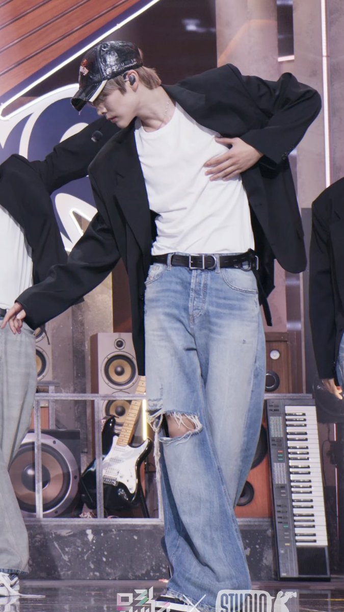 iceice0139's tweet photo. 비율 우와... https://t.co/x7OJ4cBBBn
