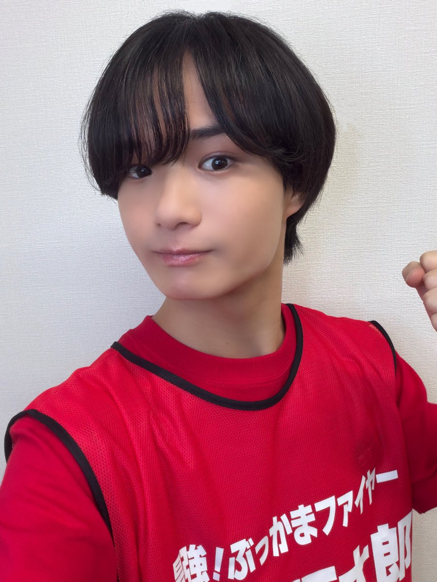 ICEx_official's tweet photo. 🦐EBiDAN大運動会🦐
#スポーツマンヒップ

＼ #ICEx #中村旺太郎 💛／

✨🏆MVP🏆✨
10秒01を叩きだした男⏱️✨
2004.4.27 22歳

｢スポーツマンヒップ！」ありがとうございました！
まさかの僕がMVP！？！？
ほんとに嬉しい限りでございます
でも僅差で優勝ならずで悔しさも残りましたが、
熱い人達が集まった｢最強！ぶっかまファイヤー｣は最強最高のチームでした！
EBiDAN最高！！！

▼Instagram📷
https://t.co/qfwxFr502W

▼X🕊️
＠icexking0427 

▼ICEx公式HP🧊
https://t.co/Oryxm49Vhf

#EBiDAN大運動会 #EBiDAN
#ICEx #COOLer