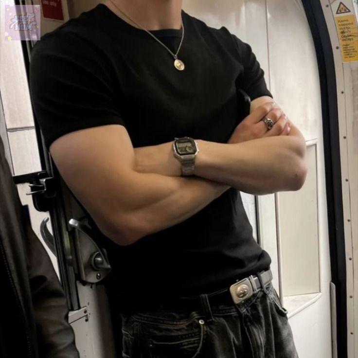 munvess's tweet photo. he 25+. looking to make some new friends. into sports, and pretty much anything worth talking about. usually listening to the weeknd, oasis, cigarettes after sex, radiohead, and more. leave a trace, let’s see where it goes. -rl https://t.co/ErM31R1ZPf