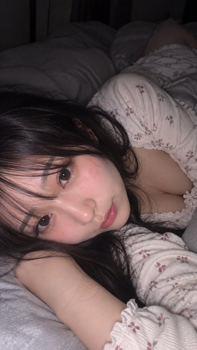yuunyan_8_'s tweet photo. 一緒に寝る？❣️
#裏アカ女子 https://t.co/CNqjyF3rvD