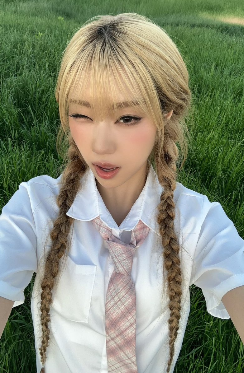 fleurriezz's tweet photo. ja dzisiaj tak ;) poszliśmy z rawhyunem na wagary, ale tylko na pierwszych zajęciach, bo naszego małego nerdzika dopadły wyrzuty sumienia 😭 muszę znaleźć sobie innego kompana… y/n pójdziesz ze mną jutro? https://t.co/q3N8rD5PD1