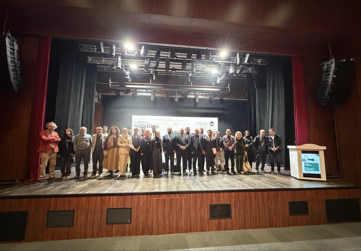 aiseademm's tweet photo. 25 şair 25. yılı birlikte kutladık!
Emeği geçen herkese gönülden teşekkürlerimle. 🤍 https://t.co/nV4Z1ZMraV