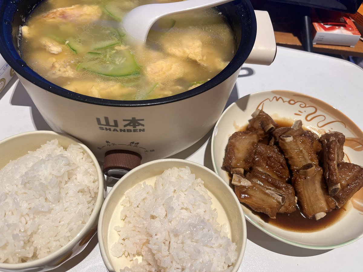 Ningen_Aku's tweet photo. 今天的晚饭是糖醋排骨（没放白芝麻版）和西葫芦鸡蛋汤😋 https://t.co/gOZ9We7BeX