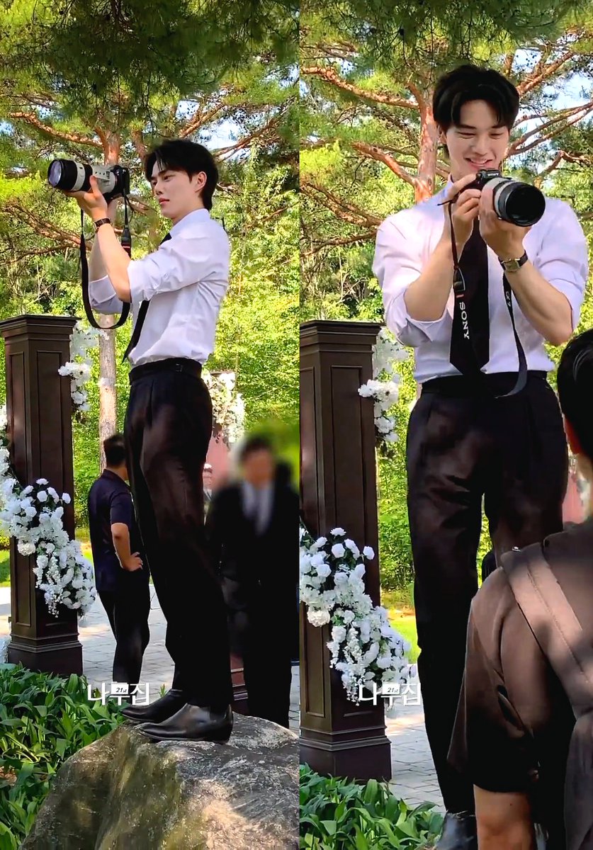 dongdong_xx's tweet photo. 비오정요
아이도루 정요와 그 홈마인 비오. 최정요 그룹으로 데뷔했는데 처음에는 존재감 없다가 비오가 찍은 직캠이 대박나면서 뜨게 되었는데 덕후들 사이에서는 정요가 가는 스테이지마다 따라다니는 거구의 남성이 있는데 마스크를 꼈는데도 너무 잘생겼다고 난리여서 홈마의 팬도 생기겠지. https://t.co/TdYk53LKz4
