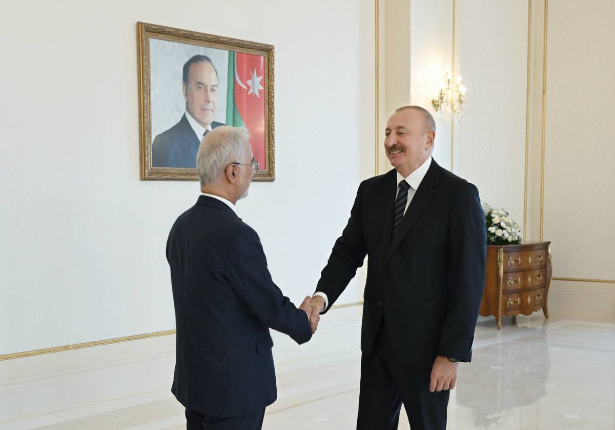 AzEmbIran's tweet photo. Azərbaycan Respublikasının Prezidenti İlham Əliyev oktyabrın 12-də İran İslam Respublikasının daxili işlər naziri İsgəndər Momenini qəbul edib.

https://t.co/h2CpmsgFYc

President of the Republic of Azerbaijan Ilham Aliyev received Eskandar Momeni, Minister of Interior of the Islamic Republic of Iran, on October 12.

https://t.co/PGoL20DkfE