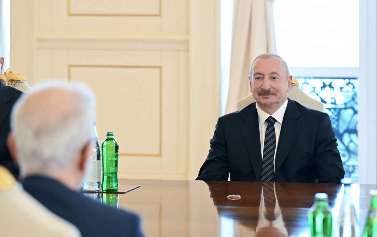 AzEmbIran's tweet photo. Azərbaycan Respublikasının Prezidenti İlham Əliyev oktyabrın 12-də İran İslam Respublikasının daxili işlər naziri İsgəndər Momenini qəbul edib.

https://t.co/h2CpmsgFYc

President of the Republic of Azerbaijan Ilham Aliyev received Eskandar Momeni, Minister of Interior of the Islamic Republic of Iran, on October 12.

https://t.co/PGoL20DkfE
