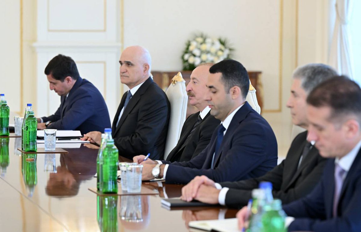 AzEmbIran's tweet photo. Azərbaycan Respublikasının Prezidenti İlham Əliyev oktyabrın 12-də İran İslam Respublikasının daxili işlər naziri İsgəndər Momenini qəbul edib.

https://t.co/h2CpmsgFYc

President of the Republic of Azerbaijan Ilham Aliyev received Eskandar Momeni, Minister of Interior of the Islamic Republic of Iran, on October 12.

https://t.co/PGoL20DkfE