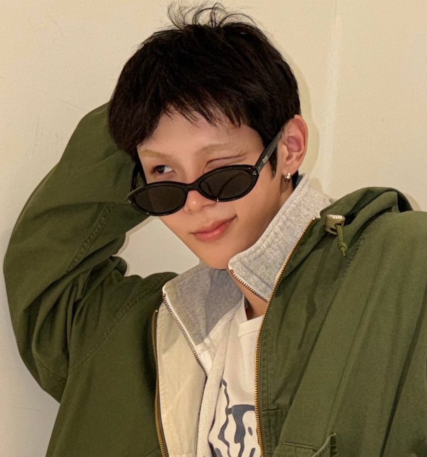 tarofem's tweet photo. microbangs and bleached eyebrows... i know what you are shotaro (nonbinary) https://t.co/pqvGfW1TMu