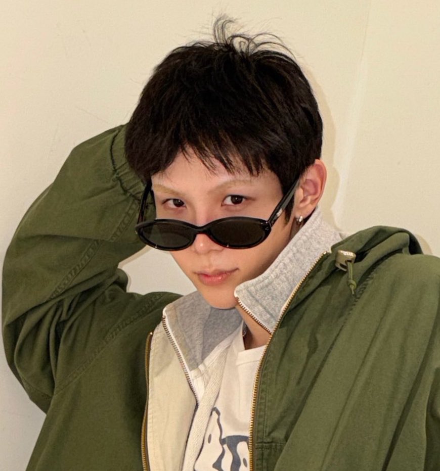 tarofem's tweet photo. microbangs and bleached eyebrows... i know what you are shotaro (nonbinary) https://t.co/pqvGfW1TMu
