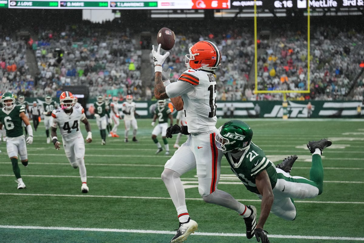 UnderdogNFL's tweet photo. Denzel Boston ranks among rookie WRs:

1st — Receiving yards
1st — Receiving yards per reception
1st — Receiving TDs
1st — First downs receiving

0 drops through 5 first games, per @SumerSports. https://t.co/Z8ahXA9auo