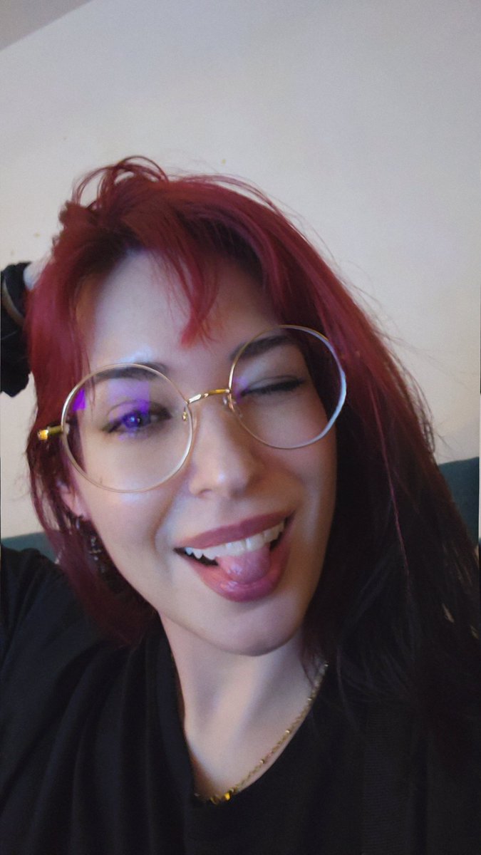 gummivenus666's tweet photo. Dyed my hair red and got new glasses https://t.co/xSzZBHC1Ml