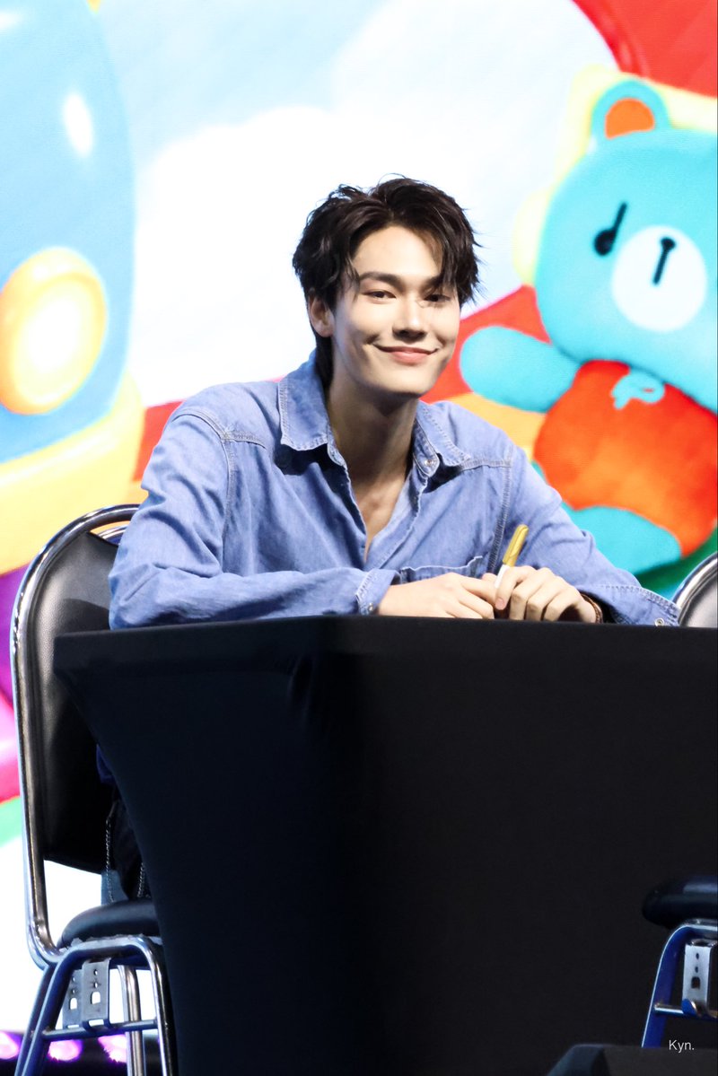 chkkyn's tweet photo. รอยยิ้มของวันนี้ 🫶🏻

DEWTEE FANSIGN FANIVAL

#GMMTVFANIVAL2026HappyFamilyxDT https://t.co/zIqdg6D2lN