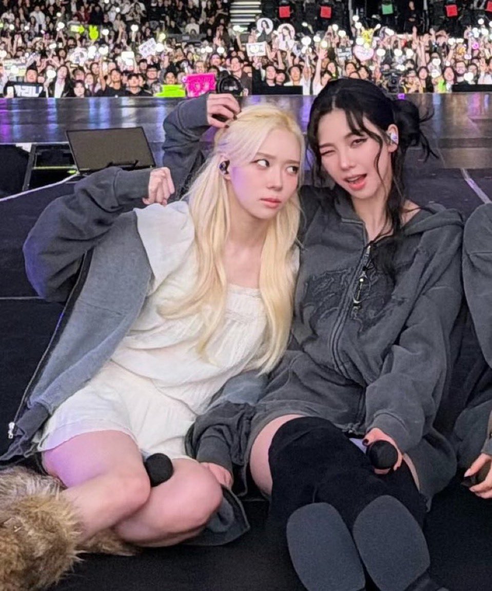 lotustarks's tweet photo. Me and oomf https://t.co/RphGalpb3w