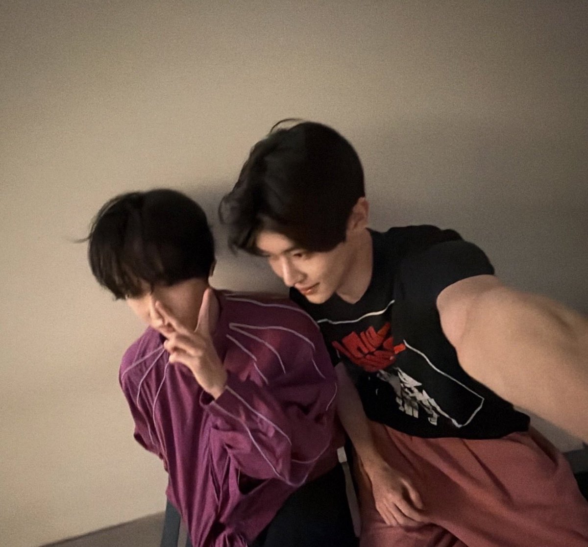 4my_6WISH's tweet photo. 🌷: My friend said good luck with your comeback
( Drop photo w wonbin )
⭐ : fighting!
⭐ : Anton send it

why are we flexing our exes? 👀 https://t.co/1rZ4Hv0iCi