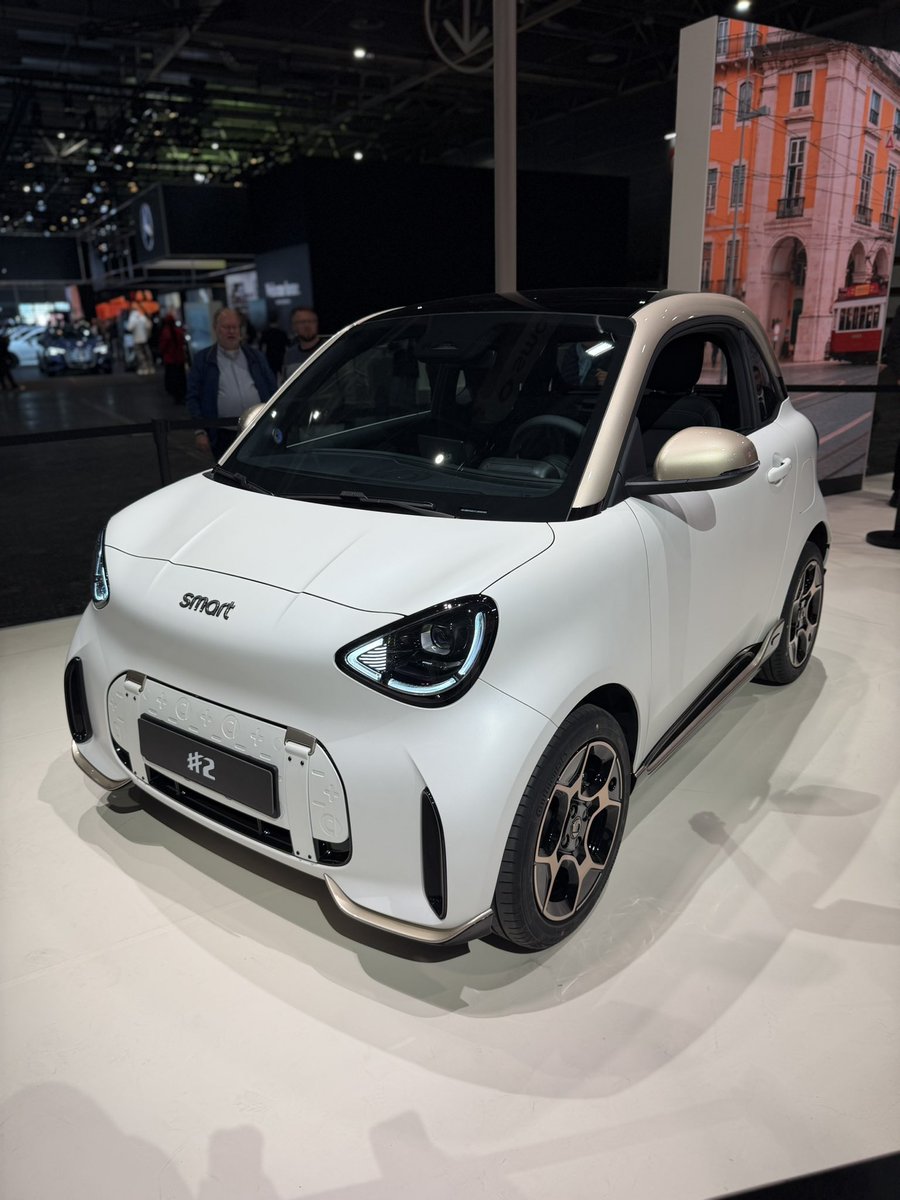 hjwakerley's tweet photo. Something that Chinese EVs just don’t have is personality. Fortunately the Europeans have more than enough. 

Paris Motor Show is full of fun! https://t.co/xCQNUFNqRe