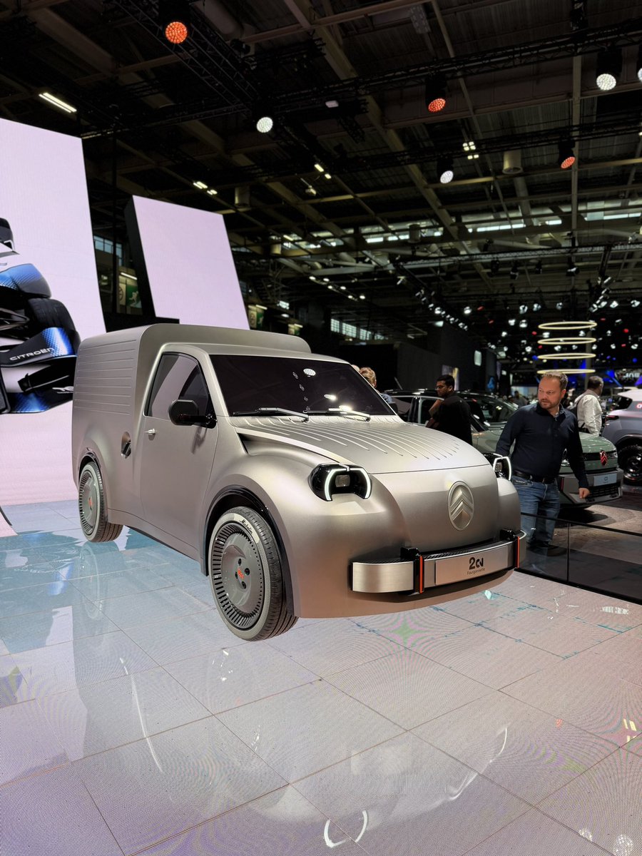 hjwakerley's tweet photo. Something that Chinese EVs just don’t have is personality. Fortunately the Europeans have more than enough. 

Paris Motor Show is full of fun! https://t.co/xCQNUFNqRe