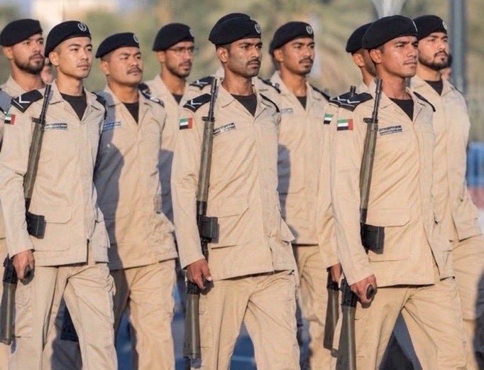 rculd9's tweet photo. ايوا صح عندنا موظفين سكيورتي بس العساكر عندنا من ابناء وطنا مو نجند هنود وغيره من جنسيات https://t.co/HQCA0690vn