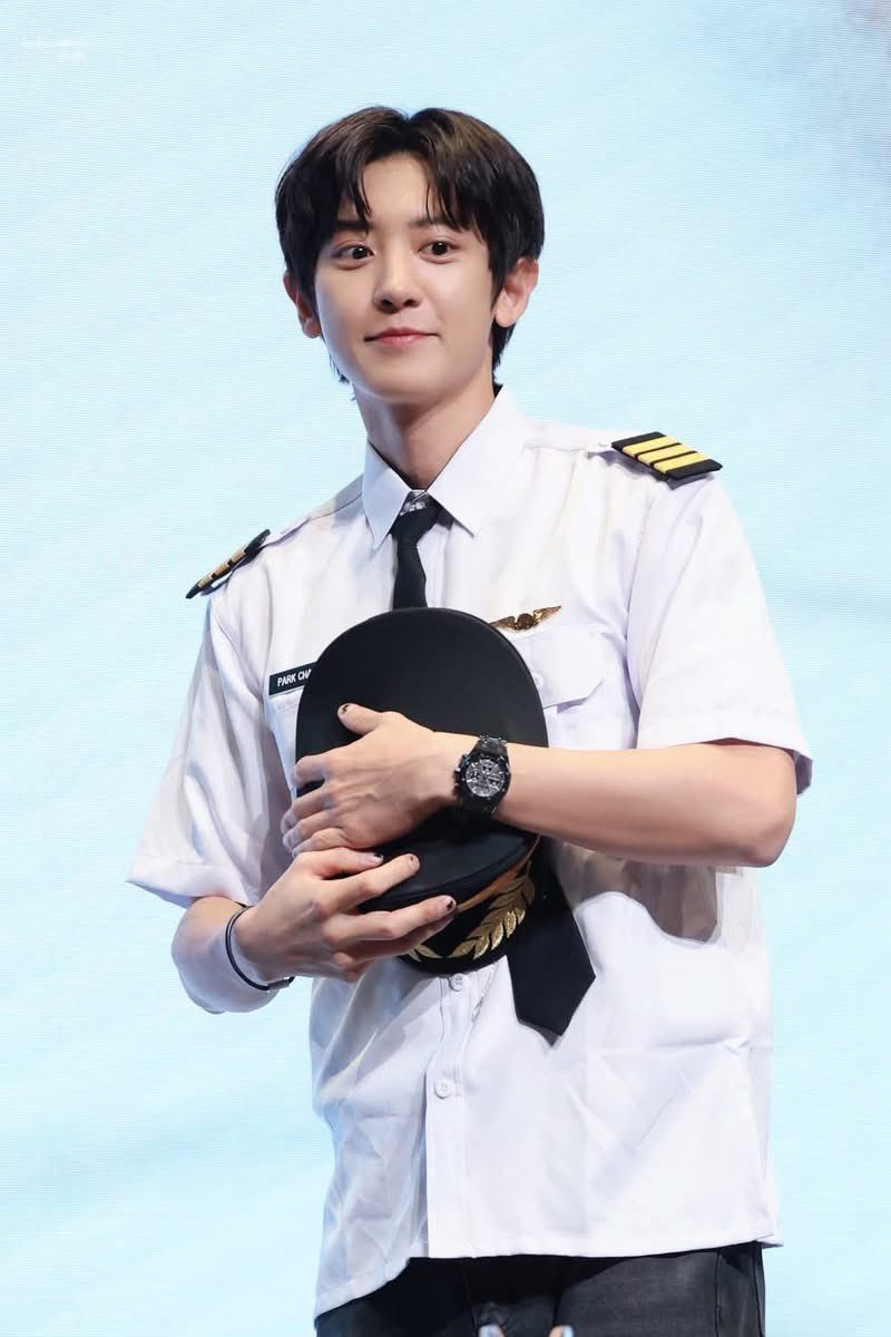 exokyuuynwa's tweet photo. I'M NOT PREPARED FOR MORE OF CHANYEOL IN UNIFORM 🫠🫠🥲 https://t.co/rxfchjDEKG
